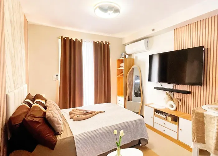 Relax At Miss Lakwachas Space Apartment
